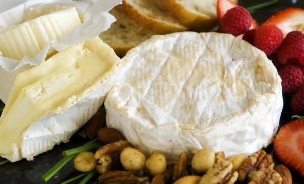 Camembert #6072 7oz Wheel Blythedale Farm, Vermont Farmstead Mild and creamy, pale yellow in color with