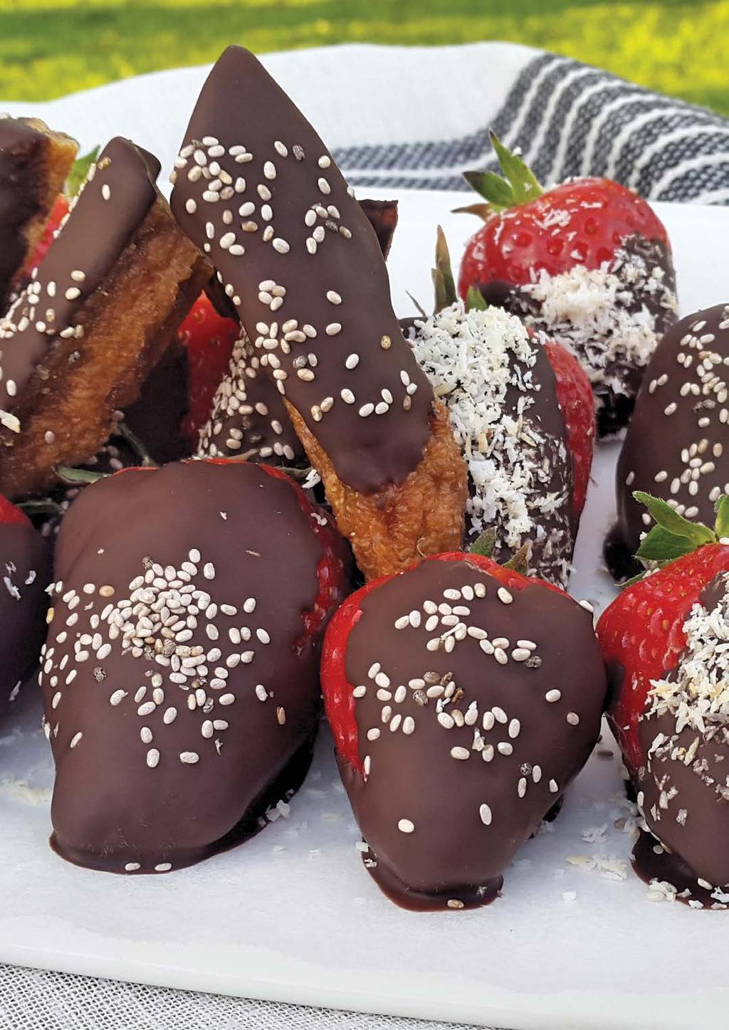 Chocolate DIPPED COCONUT FRUIT SERVES 6 100g Healtheries 99% Sugar Free Dark Chocolate or No Added Sugar Milk Chocolate Baking Bits 12 strawberries 6 large pieces of whole dried banana, chopped into