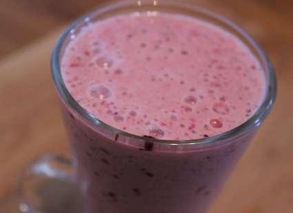 Oaty berry shake 35g vanilla or strawberry flavoured whey protein 70g frozen mixed