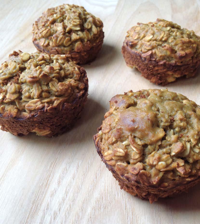 Easy Mini Oatmeal Muffins Baked oatmeal made portable and bagged lunch-friendly! Not to mention high-protein, high-fibre and nut-free.