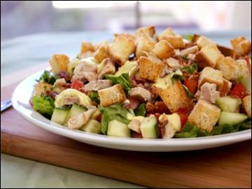 Classic Club Salad PER SERVING (entire recipe) 257 calories, 5.5g fat, 981mg sodium, 28.5g carbs, 8.25g fiber, 10.