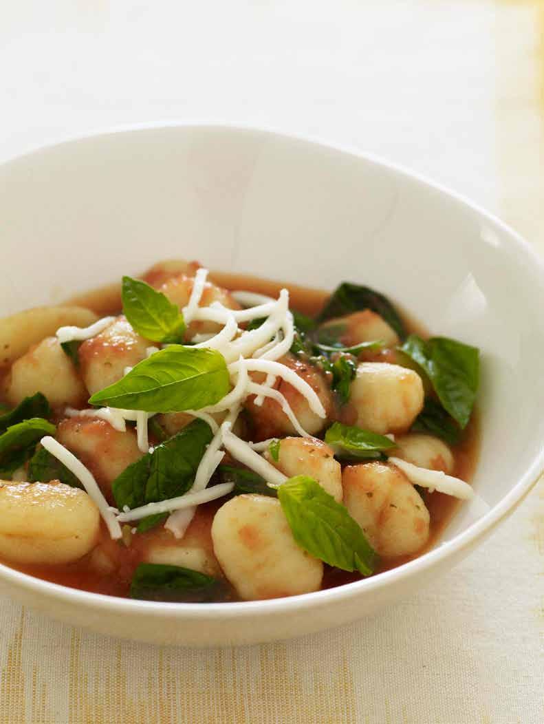 Gnocchi with Tomato Sauce Makes 4 servings Prep 10 minutes Cook 5 minutes 1 pkg (17.5 oz) prepared gnocchi 1 bag (6 oz) baby spinach 1 can (14.