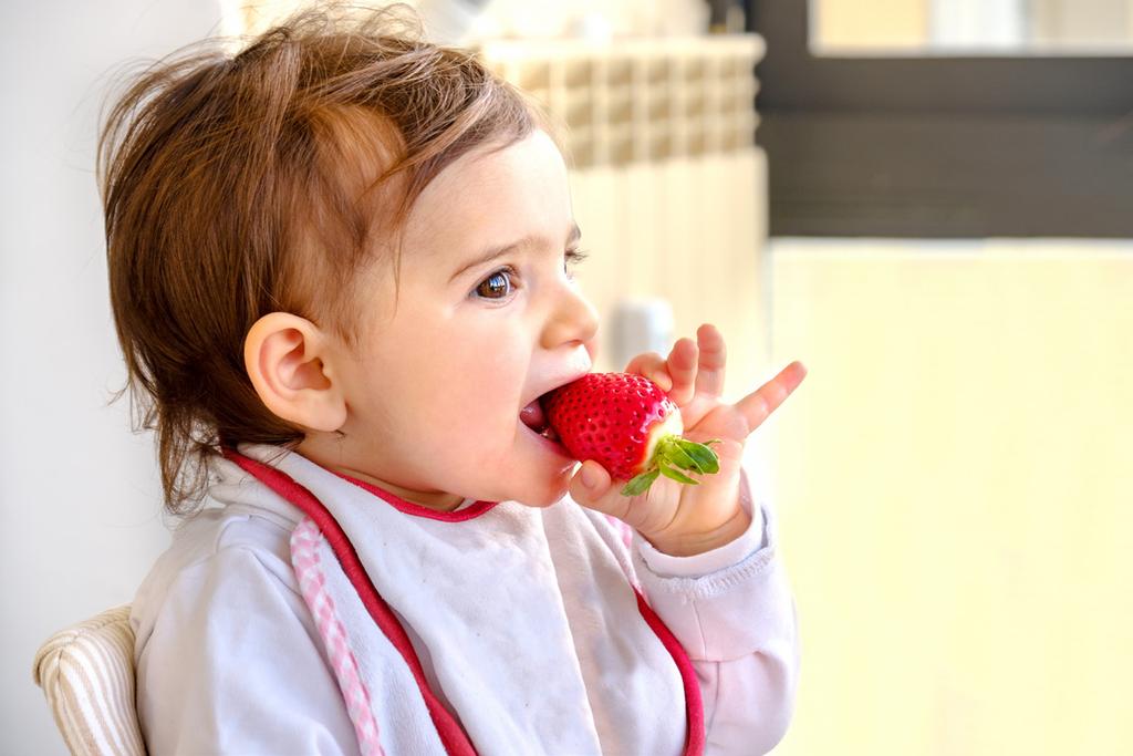 Introduction Starting healthy eating habits early in a child s life is important to help children grow and develop, as well as preventing ill health later in life.