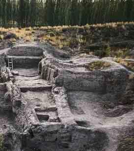 A Neolithic settlement Archaeologists have discovered the remains of mud-brick houses and shrines at Çatalhüyük in Turkey.