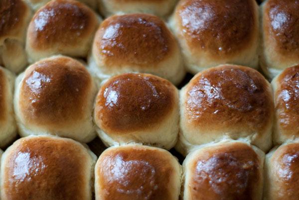 4/17/2015 Buttery Dinner Rolls {Thanksgiving Blitz #1} Buttery Dinner Rolls ¼ cup warm water 2 packets (1/4 ounce each) active dry yeast or 4½ tsp instant yeast 1½ cups warm whole milk (115 degrees)