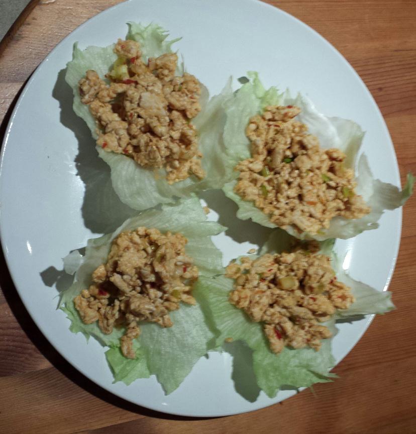 Turkey Lettuce Wraps Spinach & Cottage Cheese Pie Lean turkey mince 1 spring onion chopped finely 1 garlic clove, crushed 1/2 tbsp chilli flakes Large lettuce leaves 1 tbsp oilive oil 1.