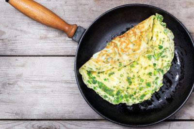 Solo French Style Omelette Serves: 1 2 large Eggs, beaten 1 tbsp Fresh Dill, Parsley & Coriander, chopped 15g Baby Spinach Leaves 1 tsp Olive Oil Salt & Pepper to season 1.