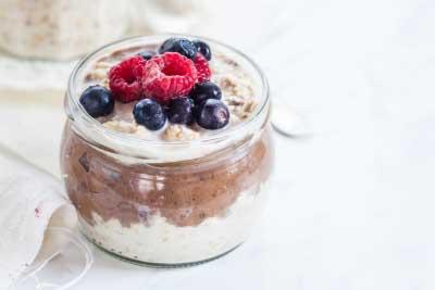 Chocolate & Nut Overnight Oats Serves: 1 45g Rolled Oats* 1 tsp unsweetened Cocoa Powder 2 tbsp Coconut Cream 50ml Coconut Milk 1 tbsp Peanut Butter handful of Berries, your choice * use