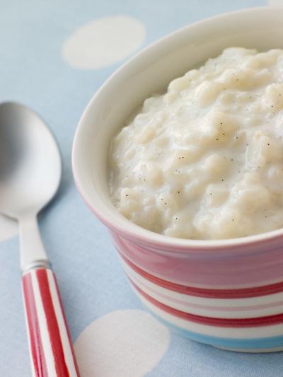 Cinnamon Porridge Serves: 1 40g Porridge Oats* 2 tbsp Chia Seeds ½ tsp Ground Cinnamon 150g Skyr, Icelandic Yogurt *use gluten-free if required 1.