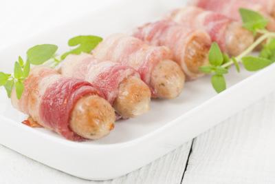 Finger Food Serves: 4 8 Chicken Sausages 8 thin Pancetta Rashers 1. Heat the oven to 180c (160 fan), 350f, gas mark 4. 2.