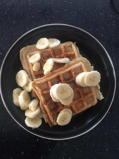Packed Waffles Serves: 6 6 large Eggs 325g Low Natural Cottaged Cheese 180g Porridge Oats ½ tsp Vanilla Extract 1 tbsp Light Brown Sugar 30+ pumps Cooking Oil Spray To serve 3 tbsp Stevia Agave Syrup