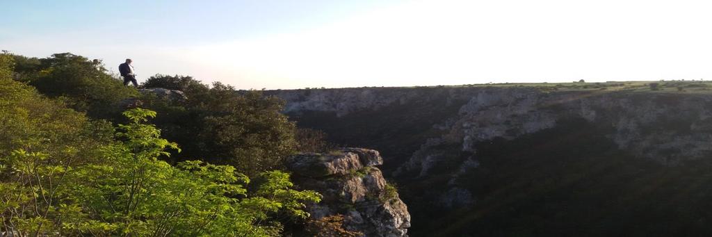 Terra delle Gravine is a spectacular canyon area on the west side of Puglia, between Laterza and Palagianello, about 20 minutes away from Matera.