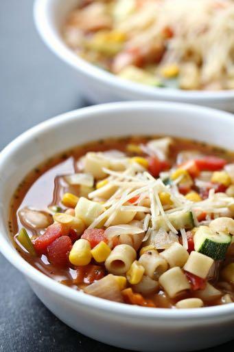 DAY 3 SMALLER FAMILY HEALTHY PLAN GARDEN VEGETABLE SOUP M A I N D I S H Serves: 4 Prep Time: 10 Minutes Cook Time: 25 Minutes Calories: 295 Fat: 5.3 Carbohydrates: 47.1 Protein: 17.5 Fiber: 14.