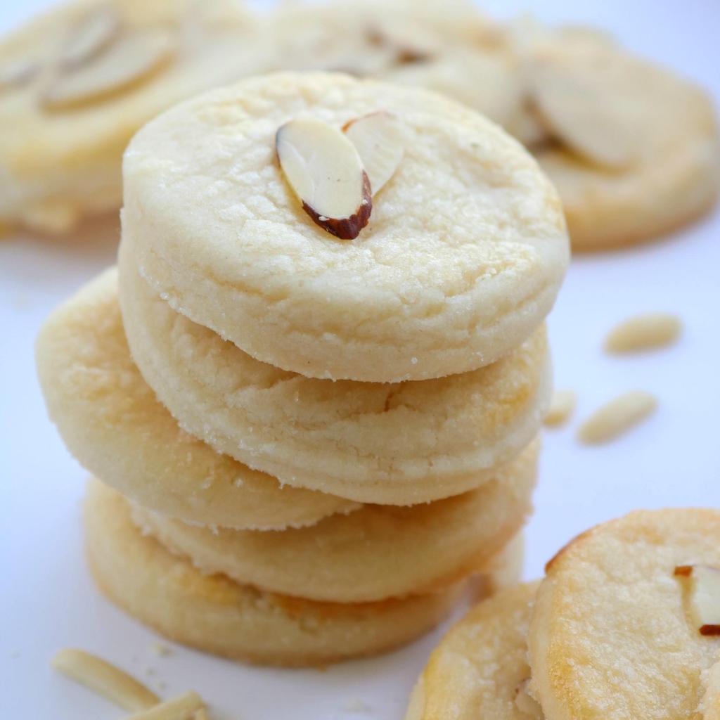 17 CAPE BRETON SHORTBREAD COOKIES DANA NTAISI 1 cup butter, softened ¾ cup icing sugar 1-3/4 cups flour Makes 24-36 cookies Preheat oven to 350F.