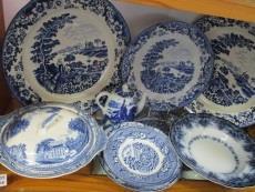 Royal Doulton "Tumbling Leaves" dinnerware comprising 6 dinner plates, 3 entrée plates, 1