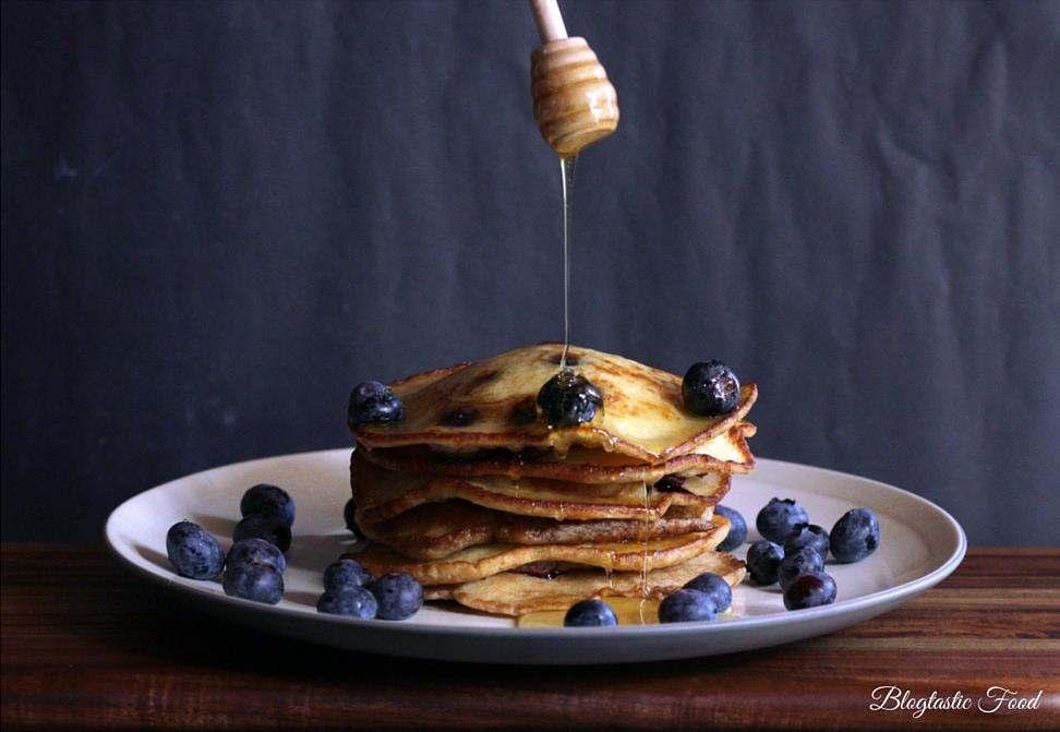 Fluffy blueberry pancakes (serves 4-6) So, you want to make your pancakes rise? You want them to be fluffier than pillows? This recipe has the correct elements to achieve that.