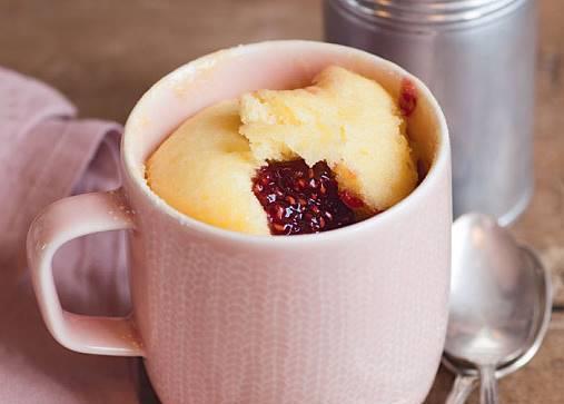 chocolate & raspberry mug cake This simple, sweet chocolate cake has a delicious melting middle of Chocolate raspberry jam Preparation Time: 2 mins Cooking Time 30 mins Makes 1 portion 30g butter 40g