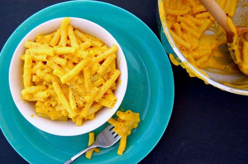 PLANT BASED MAC & CHEESE Ingredients 1 1/2 cups peeled and chopped russet potato 240g 1 cup chopped carrot 130g 1/2 cup diced yellow onion 65g 1 tablespoon chopped turmeric or 1 teaspoon turmeric