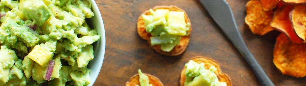 Spicy Mango Guac on Sweet Potato Chips #snack #appetizer #paleo #vegetarian #vegan #eggfree #nutfree #glutenfree #dairyfree #elimination #autoimmune 8 ingredients 45 minutes 4 servings 1.