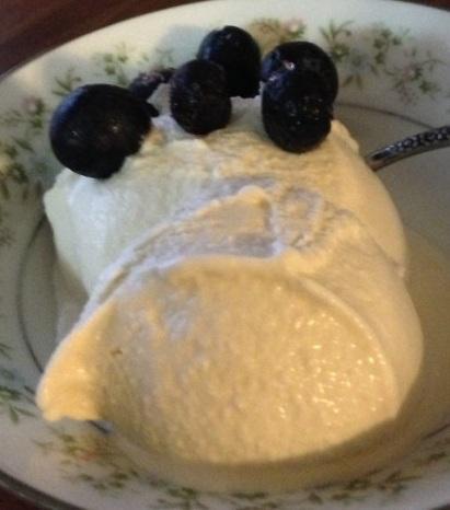 Paleo French Vanilla Ice Cream Submitted by: Paleo Mom On The Run Serves: 6 Cooking Time: 60 Minutes Non-Dairy 4 cans coconut milk (full fat) 4 egg yolks 2 whole eggs 1/2 cup raw honey 4 tbsp pure