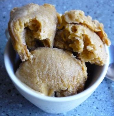 Honey Pecan Ice Cream Submitted by: Things My Belly Likes Serves: 4 Cooking Time: 12 Hours Dairy 2 large eggs 4 egg yolks 4 tbsp honey 1 1/2 cups heavy cream 1 tsp vanilla extract 1/2 cup chopped