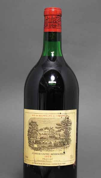 評語 Lafite Rothschild 的副牌酒 Carruades de Lafite 已成為數一數二的副牌酒, 其中又以 2003 年最教人驚喜 兩者之間相似之處甚多, 副牌酒不過單寧較輕而已 它的風格平易近人, 但無損當中 Lafite 的奧妙與性格 32.
