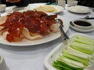 50 Crispy Aromatic Duck With Pancakes, Cucumber, Spring Onions & Hoisin sauce (Whole) 32.