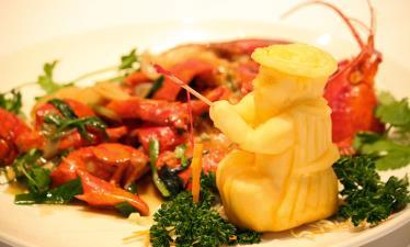 50 龍蝦 Baked Lobster Seasonal Price With Ginger & Spring Onions / Salt & Chilli (H) 清正帶子 Freshly