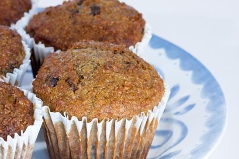 Carrot Bran Muffins For fresh muffins in a snap, freeze some and heat them up just in time for breakfast. Yield: 12 big muffins Cooking Time: 20 minutes 1. Combine dry ingredients in a large bowl. 2. Combine moist ingredients in a small bowl.
