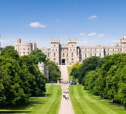 WATERSIDE INN AT WINDSOR CASTLE Duration: 5 hours ~ Guests: 10+ This evening event offers guests an exquisite opportunity for a luxurious experience.