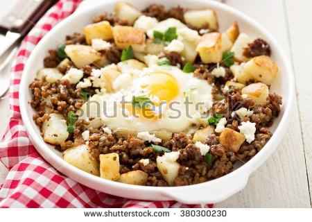 Stock photo ID: 380300230 Beefy Brunch Hash Serves 4-6 PREP TIME COOK TIME TOTAL TIME DIFFICULTY 15 Minutes 20-25 minutes 30-40 minutes Medium 3 Tbsp. olive oil, divided 1 onion, diced 1 lb.