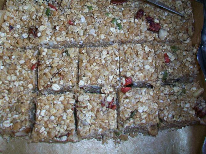 Chewy No-Bake Granola Bars Ingredients 125g brown sugar 75g butter (or dairy free margarine) 6 dessert spoons honey 300g porridge oats 150g rice crispy cereal 100g nuts (roughly chopped) 100g