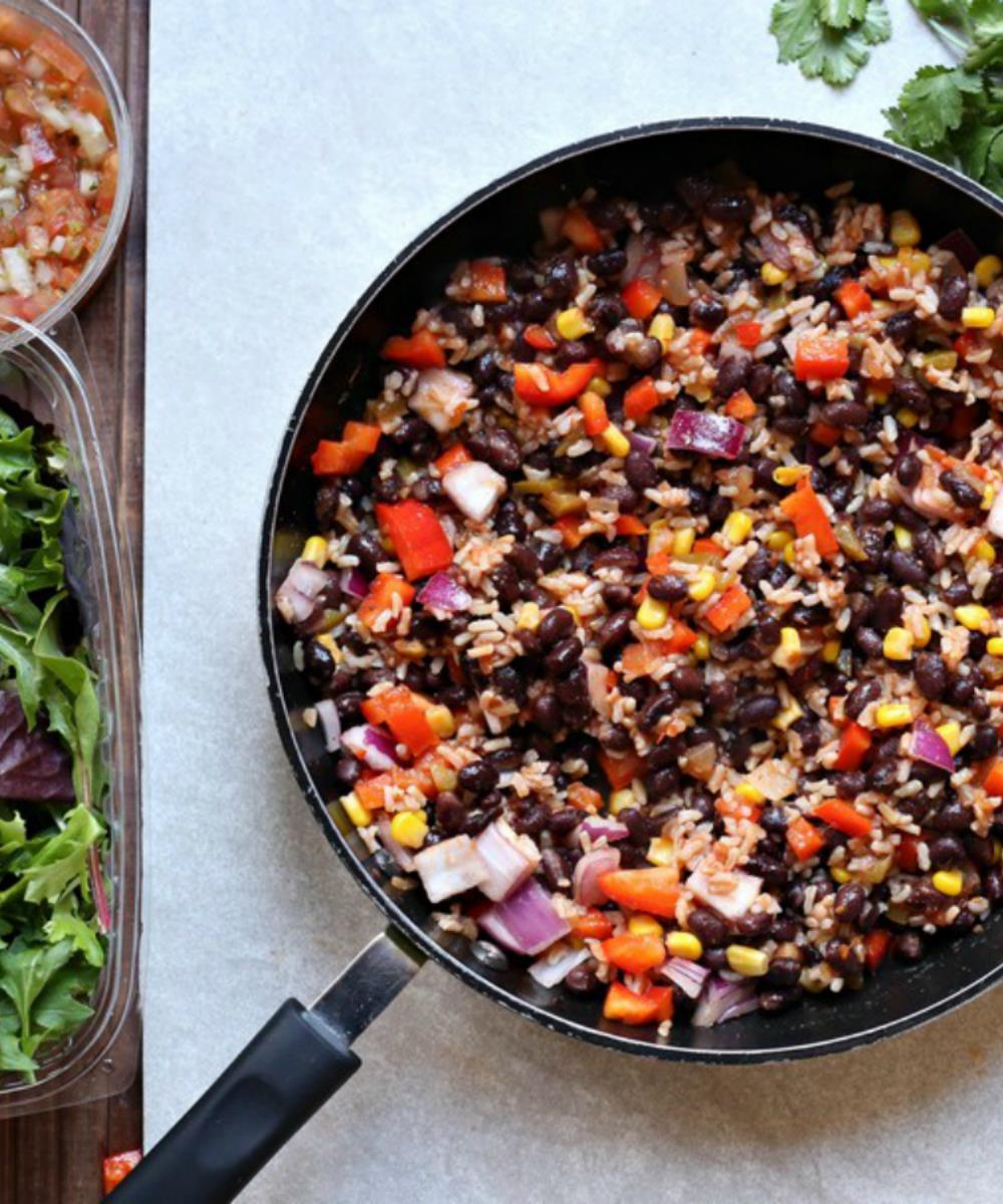 VEGETARIAN TACO SALAD Desired amount of mixed greens ½ cup salsa ½ can black beans ⅓ cup shredded cheddar cheese ⅓ cup diced red pepper ½ cup whole kernel corn ⅓ cup diced red onions Pico de Gallo