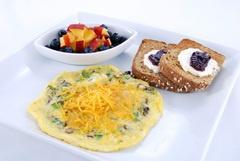 2/3 cup liquid-egg substitute 1/8 teaspoon black pepper 2 tablespoons cheddar cheese, low-fat 1 teaspoon canola oil 1/2 cup spinach, fresh, chopped 1/2 cup mushrooms, sliced 2 tablespoons green