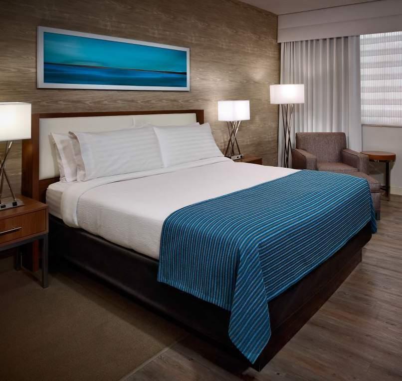 Located in Mansfield, MA, just 5 minutes from the Gillette Stadium, Wrentham Village Premium Outlets and Xfinity Center, the Holiday Inn Mansfield Foxboro Area hotel is the perfect