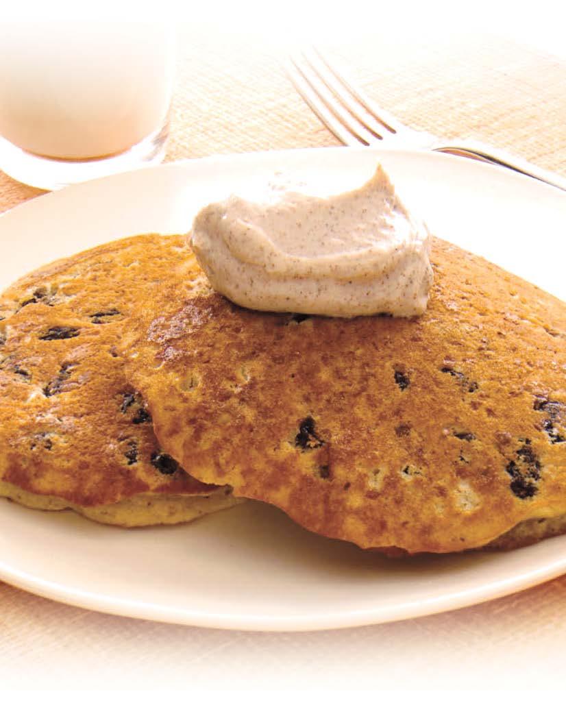 OAtMEAL RAiSin pancakes With cinnamon SOuR cream