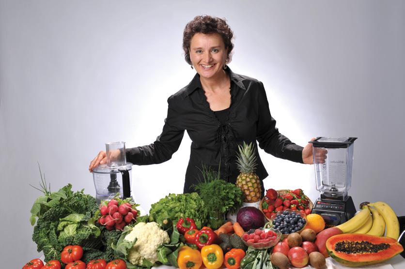 About Gisela Gisela Bayer is an internationally renowned gourmet raw food chef, instructor and artist, known as "The Glowing Gourmet".