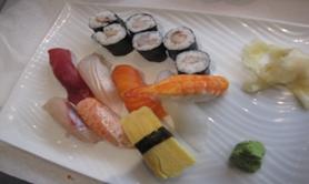 50 11pcs of nigiri, 7pcs of thin roll and 2pcs california roll 4.Salmon Sushi サーモン寿司 $16.
