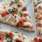 DAY 5 SMALLER FAMILY CHICKEN BACON RANCH PIZZA M A I N D I S H Serves: 4 Prep Time: 15 Minutes Cook Time: 15 Minutes 1 pre-made Whole Wheat Pizza Crust 1 cup Alfredo sauce 1/4 cup plain Greek yogurt