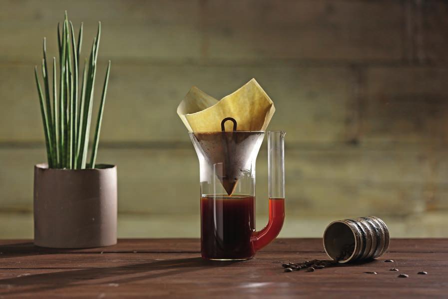 GLASSWARE CARAFE The Borosilicate glass Carafe comes with two steel flowershaped holder models one