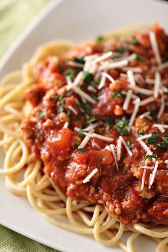 DAY 2 HEALTHY PLAN GROUND TURKEY SPAGHETTI SAUCE M A I N D I S H Serves: 6 Prep Time: 10 Minutes Cook Time: 35 Minutes Calories: 494 Fat: 15.8 Carbohydrates: 53.4 Protein: 43.1 Fiber: 8.