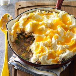 Skillet Shepherd s Pie 1 pound ground turkey or beef 1 cup chopped onion 2 cups frozen corn, thawed 2 cups frozen peas, thawed 2 tablespoons ketchup 1 tablespoon Worcestershire sauce 2 teaspoons