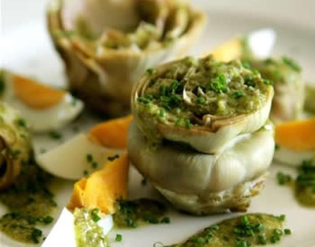 Artichokes, Hard Cooked Eggs and Capers with Chives 4 large or 8 small artichokes, blanched 1 onion, finely chopped 25g capers, well washed and rinsed 1 cup finely chopped spring herbs (parsley,