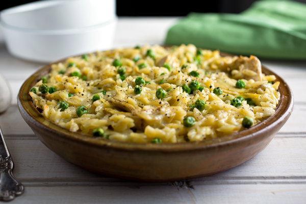 Baked Orzo With Artichokes and Peas Andrew Scrivani for The New York Times This is a Greek-inspired pastitsio, a comforting béchamel-enriched mix of orzo, artichokes and peas.