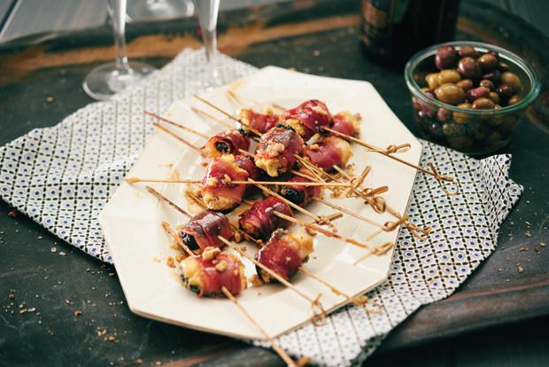 Maple & Walnut DEVILS on HORSEBACK 25g PHILADELPHIA Spreadable Cream Cheese 3 cup finely chopped toasted walnuts 6 pitted prunes 8 slices prosciutto or streaky bacon, cut in half lengthways Maple