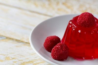 Grown-Up Jelly Dessert Serves: 4 11g Gelatine (1 pack) 3 tbsp Concentrated Summer Squash 450ml Sparkling Rose Wine 75g Raspberries 1. Sprinkle gelatine in 3 tbsp water & allow to stand until spongy.