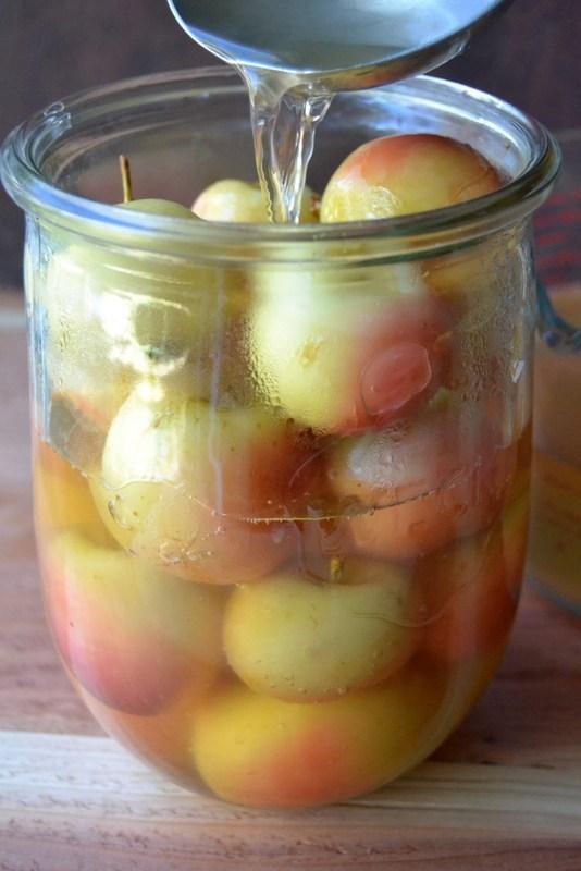 Volume 200 Page 6 Recipe-Old Fashioned Spice Crabapples Ingredients 1 Quart (4 cups) of crabapples 1 3/4 cup cider vinegar 1 1/2 cups water 3 cups sugar 1 Tbsp cardamom pods 1 tsp whole cloves