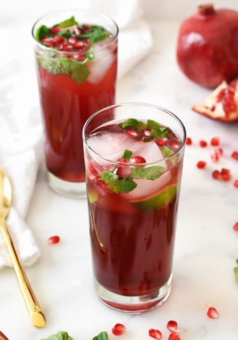 Pomegranate Mojito 1 cup red wine ½ cup canned jellied cranberry sauce ½ cup orange juice 3 orange slices 4 slices fresh gingerroot 1 cinnamon stick 5 whole cloves Orange Juice 3 cups freshly
