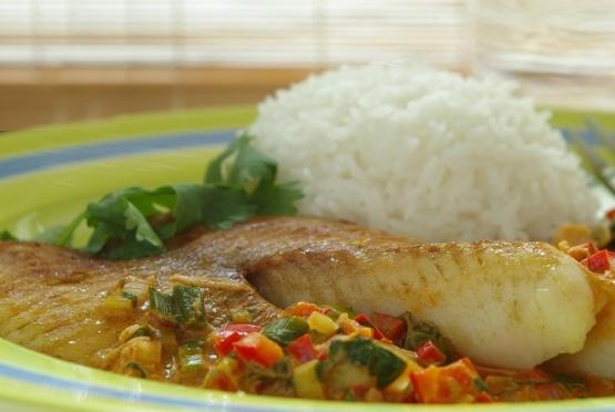 Thai-Style Tilapia Ingredients 1/2 cup coconut milk 6 whole almonds 2 Tbsp chopped white onion 1 tsp ground ginger 1/2 tsp ground