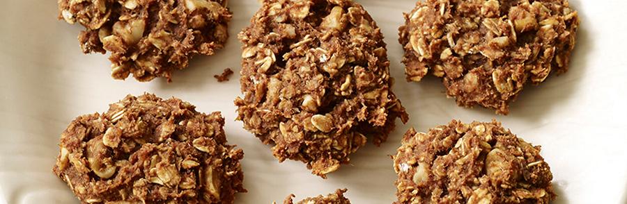 Chewy Lemon Oatmeal Cookies Place the dates in a medium bowl and cover with hot water. Set aside to soak for 20 minutes.